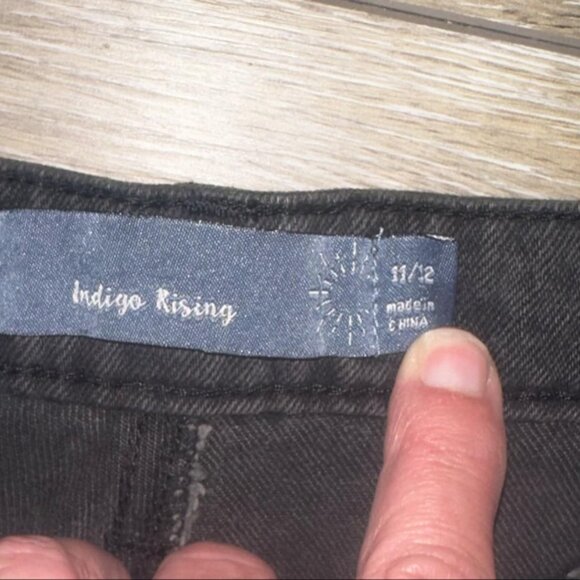 Indigo Rising Step Mom High Rise Skinny Ripped Distress Jeans Sz 11/12 BLACK NWT - Picture 4 of 4